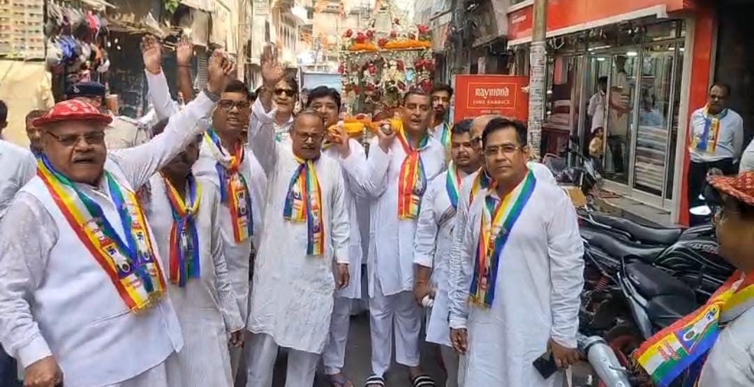 भगवान महावीर जयंती पर भागलपुर हुआ भक्तिमय: जैन समाज ने निकाली भव्य शोभायात्रा, शहर में दिखा आस्था का उत्साह 1 भगवान महावीर जयंती पर भागलपुर हुआ भक्तिमय: जैन समाज ने निकाली भव्य शोभायात्रा, शहर में दिखा आस्था का उत्साह