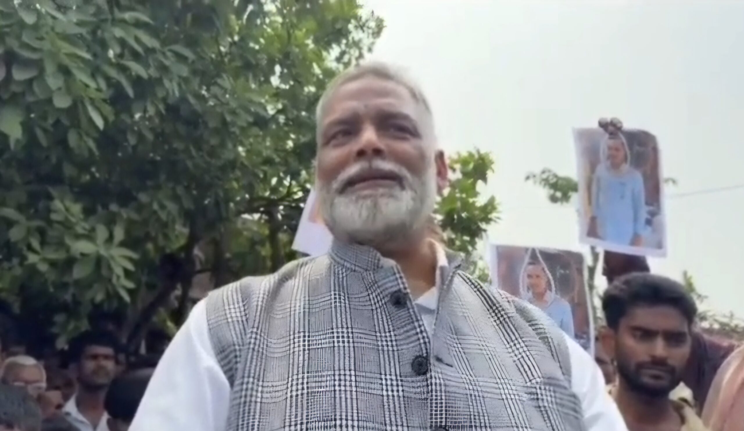 मुजफ्फरपुर में ‘पुलिस बनाम ग्रामीण’ की खूनी जंग! पप्पू यादव ने सरकार को घेरा; बोले- “प्रशासन हो गया ‘आतंकवादी’, पटना SIT से हो जांच”