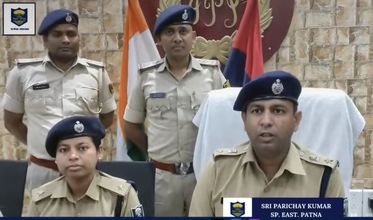 पटना में नशे के बड़े सिंडिकेट का भंडाफोड़: 12 हजार से ज्यादा प्रतिबंधित कफ सिरप बरामद, यूपी से बिहार के रास्ते बंगाल तक फैला था 'सफेद जहर' का जाल 1 पटना में नशे के बड़े सिंडिकेट का भंडाफोड़: 12 हजार से ज्यादा प्रतिबंधित कफ सिरप बरामद, यूपी से बिहार के रास्ते बंगाल तक फैला था 'सफेद जहर' का जाल