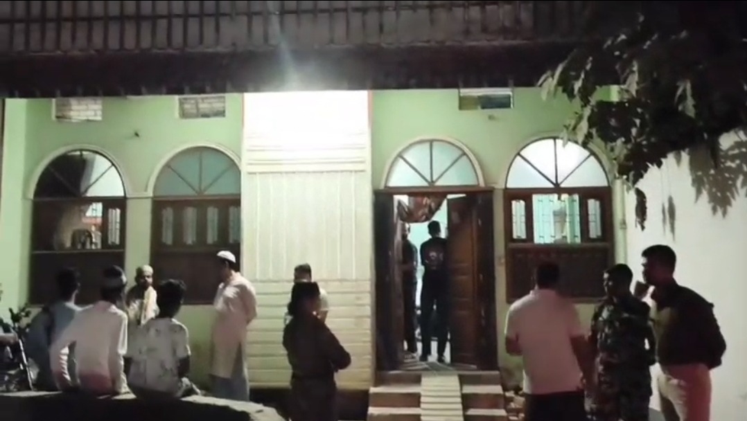 मुंगेर में सनसनी: माँ की गोद से 8 महीने के मासूम को छीनने की कोशिश; शोर मचा तो झाड़ियों में फेंककर भागे बदमाश, पुलिस जांच में उलझा मामला