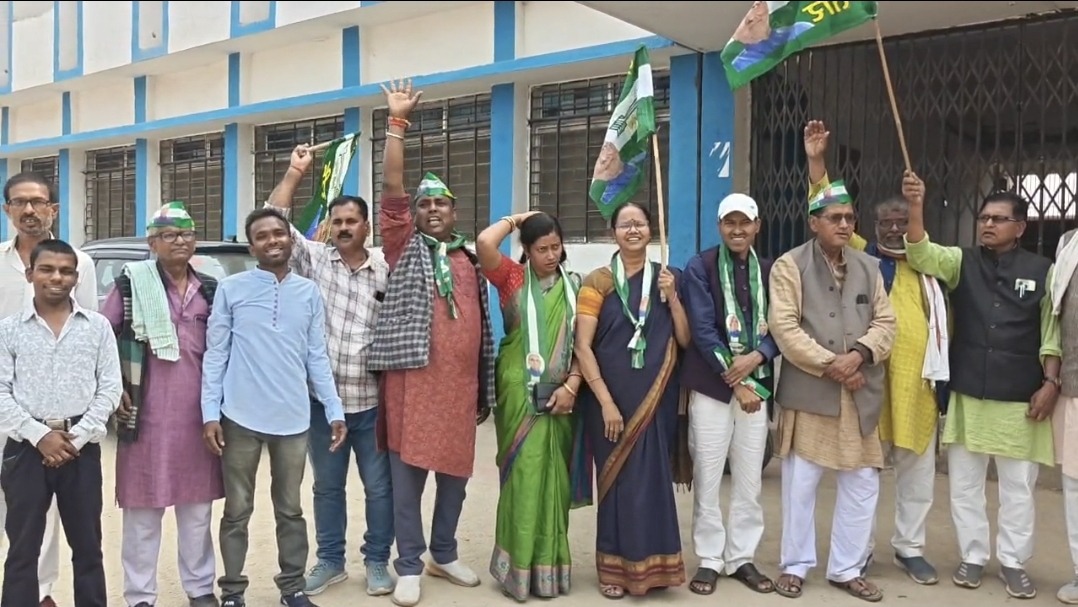 JDU Crisis: मधेपुरा की सड़कों पर उतरा ‘नीतीश का गुस्सा’! कार्यकर्ताओं ने अपनों को ही कहा ‘विभीषण’; राज्यसभा जाने के फैसले को वापस लेने पर अड़े समर्थक