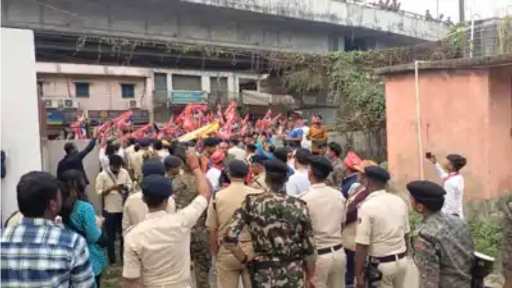 मुजफ्फरपुर में पप्पू सहनी की मौत पर सियासी बवाल, VIP सुप्रीमो मुकेश सहनी ने SSP ऑफिस का किया घेराव; फर्जी एनकाउंटर का लगाया आरोप