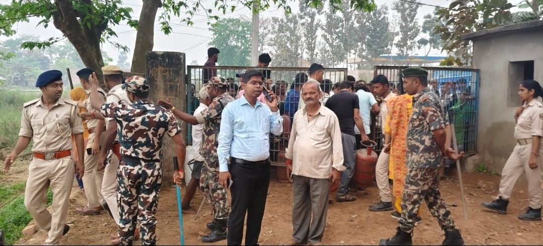 शिवहर में रसोई गैस की किल्लत पर उपभोक्ताओं का हंगामा, एजेंसी पर ब्लैक में सिलेंडर बेचने का आरोप