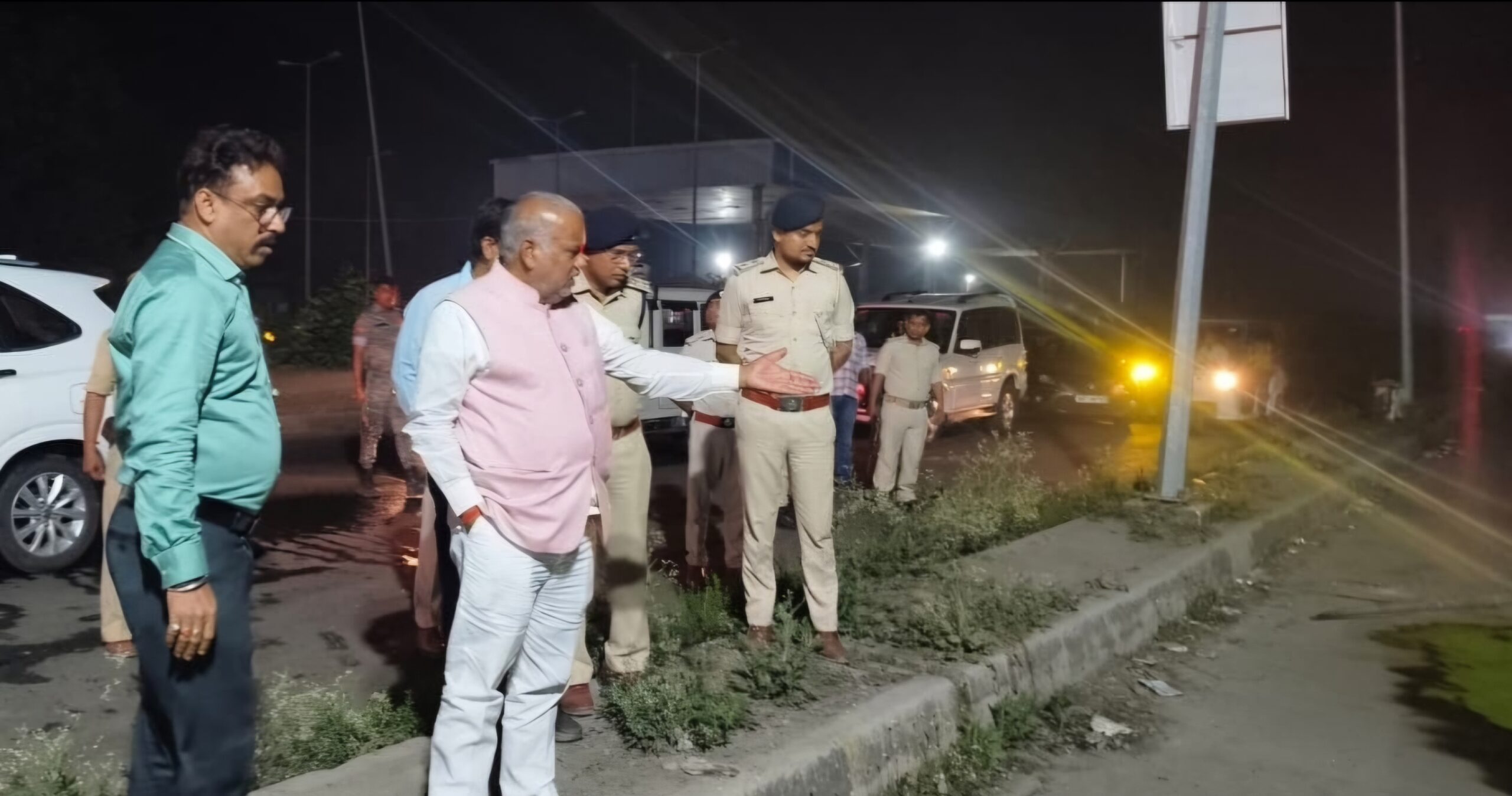 दालकोला चेकपोस्ट पर परिवहन मंत्री का औचक निरीक्षण, राजस्व लक्ष्य पूरा करने और व्यवस्था सुधारने के दिए सख्त निर्देश