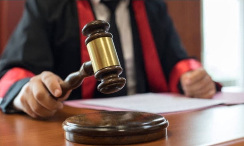 रिश्वतखोर प्रधान लिपिक को कोर्ट की सख्त सजा: 3 साल का सश्रम कारावास, 50 हजार रुपये जुर्माना