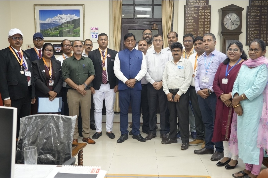 पूर्व रेलवे में उत्कृष्ट कर्मचारियों का सम्मान: पीसीसीएम उदय शंकर झा ने 9 कर्मियों को दिया ‘महीने का सर्वश्रेष्ठ कर्मचारी’ पुरस्कार