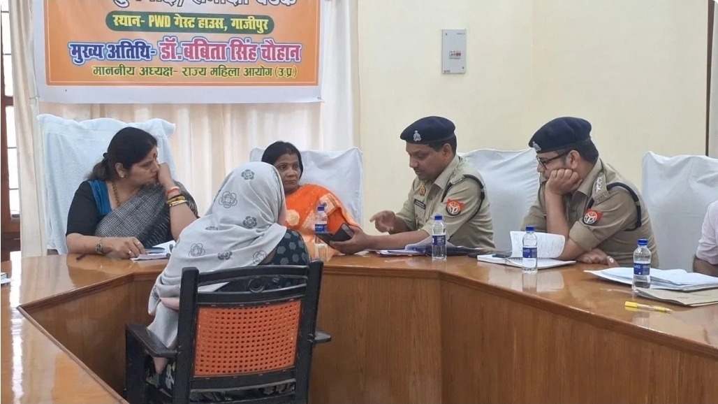 गाजीपुर में महिला आयोग की जनसुनवाई में सनसनीखेज आरोप: हिंदू महिला ने पति पर जबरन निकाह, तीन तलाक और बच्चों के धर्म परिवर्तन का दबाव बनाने का लगाया आरोप