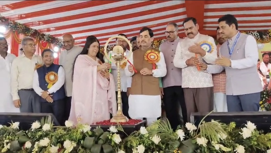 सबौर कृषि विश्वविद्यालय में ‘किसान मेला’ का महाकुंभ! शाहनवाज हुसैन ने किया उद्घाटन; वैज्ञानिकों के ‘ऑर्गेनिक सिंदूर’ ने मोह लिया मन