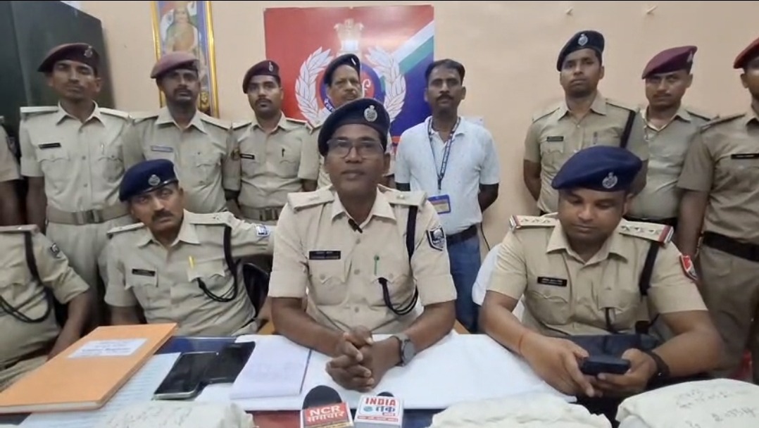 भागलपुर: आरपीएफ और जीआरपी की संयुक्त कार्रवाई, दो महिला तस्कर गांजे के साथ गिरफ्तार
