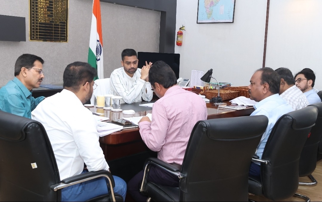 पंचायत सरकार भवनों के निर्माण में तेजी लाने पर जोर, मंत्री दीपक प्रकाश ने की उच्चस्तरीय समीक्षा बैठक