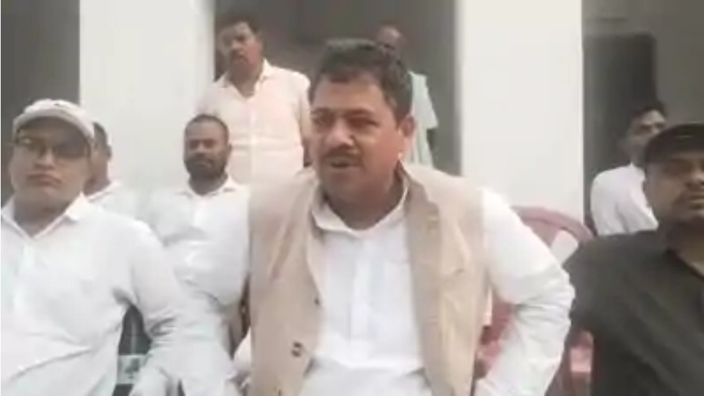 समृद्धि यात्रा से दूरी पर बोले गिरधारी यादव: “बिना आमंत्रण जाना बांका की जनता का अपमान”