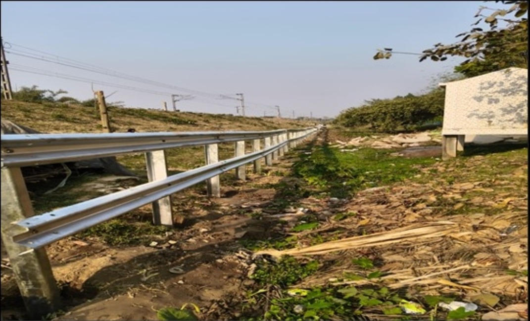 रफ्तार और सुरक्षा की नई दिशा: मालदा मंडल में 130 किमी/घंटा संचालन के लिए W-बीम फेंसिंग का विस्तार