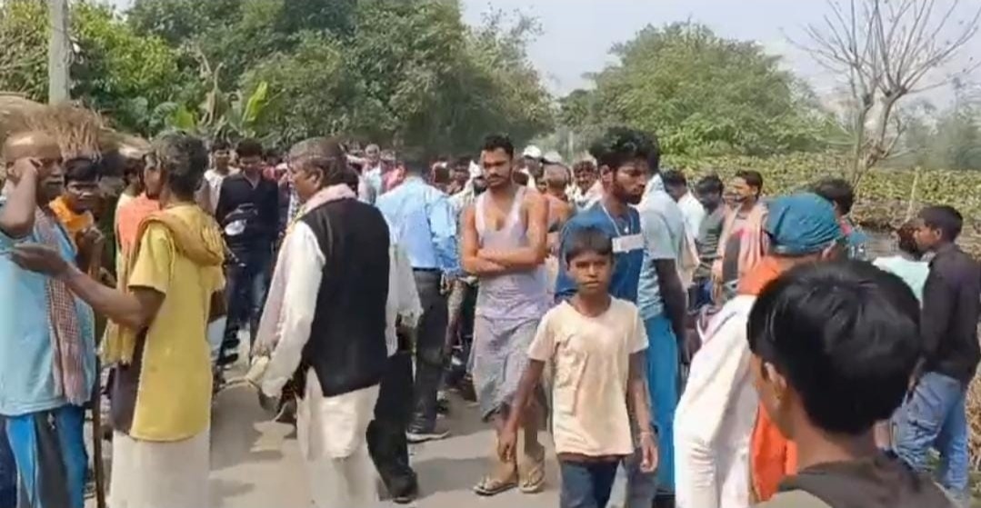 भागलपुर में भीषण सड़क हादसा: ट्रैक्टर-बाइक की टक्कर में युवक की मौत, तीन की हालत गंभीर