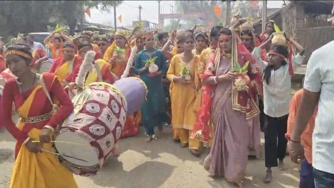 कहलगांव में उमड़ा आस्था का ‘महा-कुंभ’! 25 हजार महिलाओं ने उठाया कलश; एकचारी रसलपुर में 9 दिवसीय महायज्ञ का भव्य आगाज