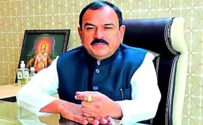 नासिक में ‘सेलिब्रिटी ज्योतिषी’ पर बड़ा शिकंजा: दुष्कर्म के आरोप में गिरफ्तारी, दफ्तर से दर्जनों आपत्तिजनक वीडियो बरामद