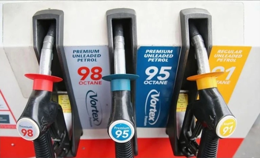 प्रीमियम पेट्रोल महंगा: 2.30 रुपये प्रति लीटर तक बढ़ी कीमत, जानिए किन पर पड़ेगा असर