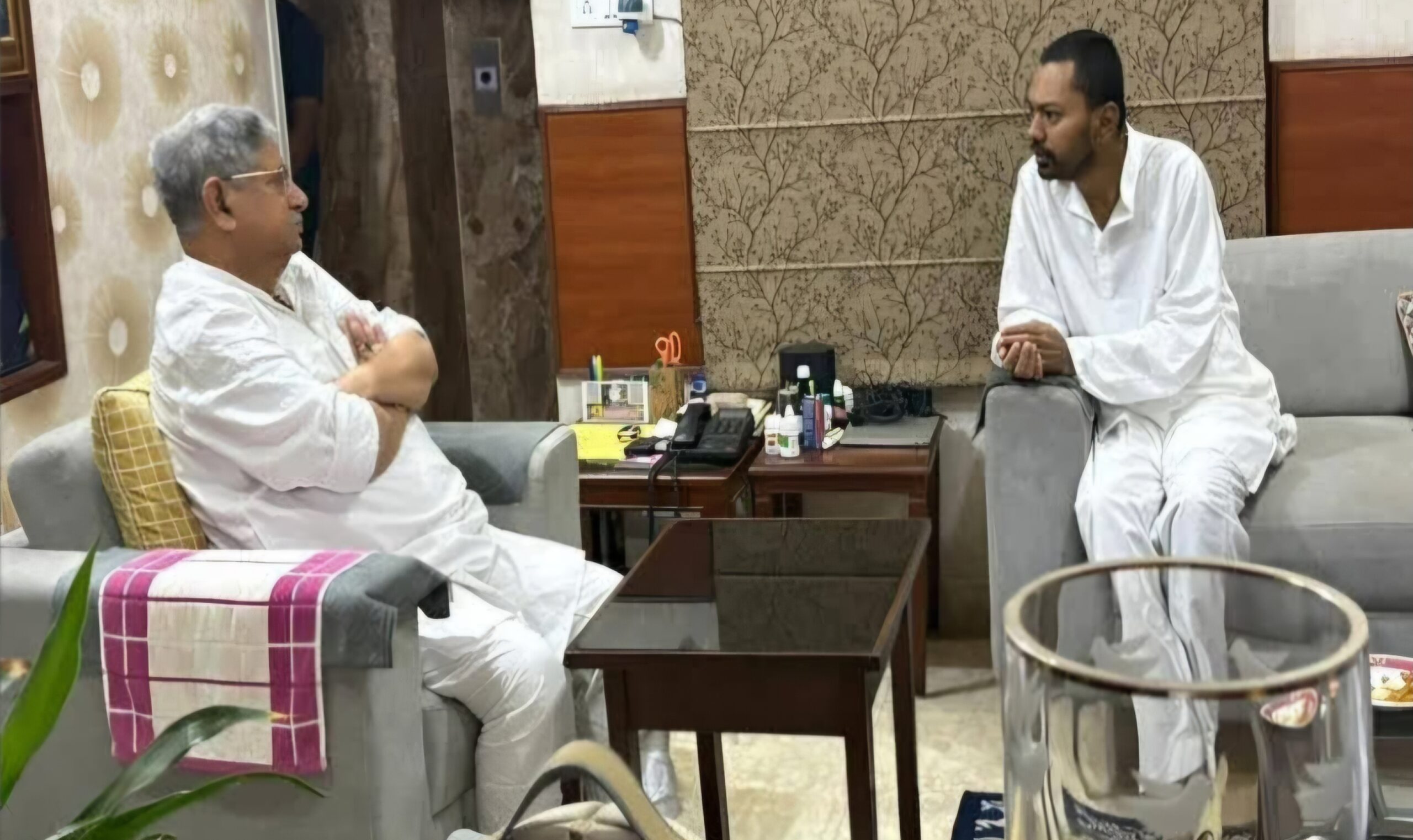 ईद के बाद सियासी हलचल: गांधी मैदान से सीधे ललन सिंह के आवास पहुंचे निशांत कुमार, बंद कमरे की बैठक से बढ़ी चर्चा