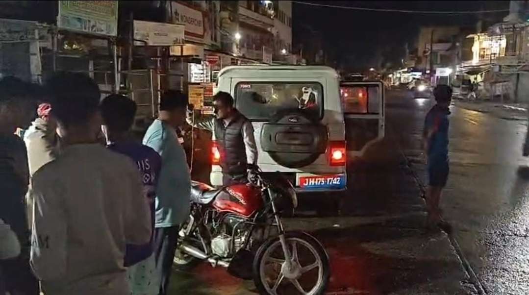 भागलपुर में सन्हौला थाना के पास शराब तस्करी का मामला उजागर, बाइक व देसी शराब बरामद; तस्कर फरार