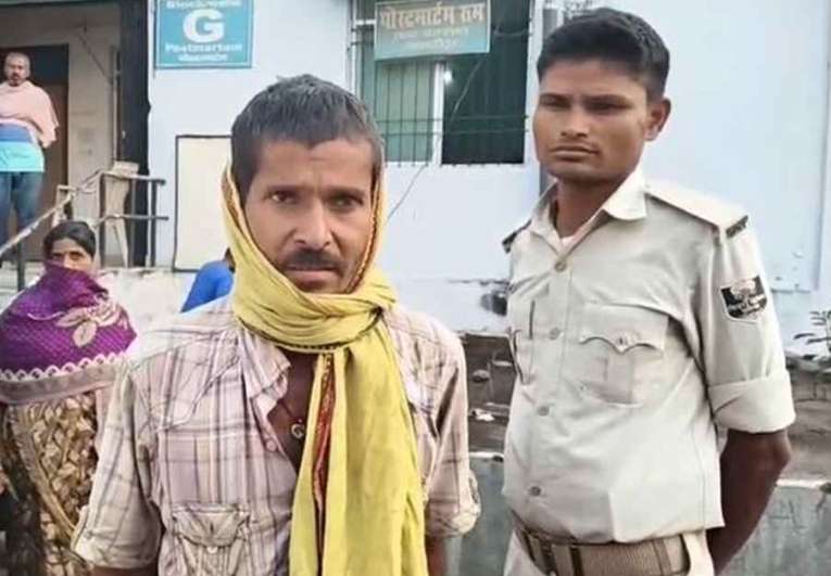 समस्तीपुर में जमीन विवाद ने लिया खूनी रूप: 10 इंच जमीन के लिए बुजुर्ग की पीट-पीटकर हत्या, आक्रोश में सड़क जाम और आगजन