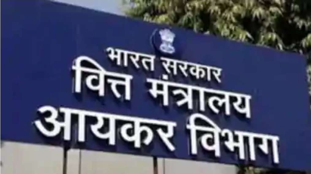 1 अप्रैल से बदलेंगे इनकम टैक्स नियम: सैलरी, HRA और निवेश पर पड़ेगा असर, मिडिल क्लास को क्या मिलेगा फायदा?