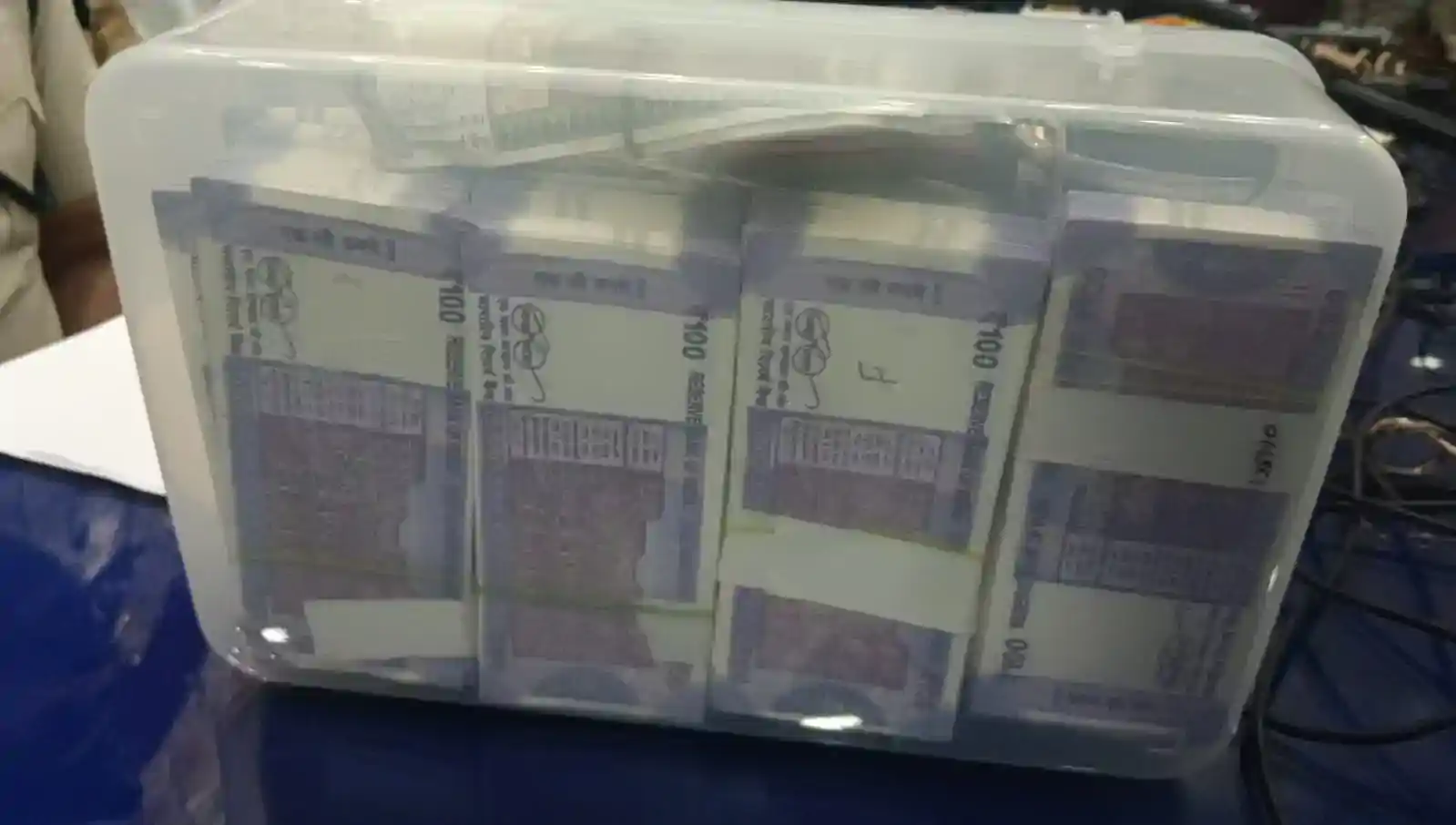 पटना में अंतरराष्ट्रीय नकली नोट गिरोह का भंडाफोड़, ₹2 लाख से अधिक की जाली करेंसी बरामद 2 पटना में अंतरराष्ट्रीय नकली नोट गिरोह का भंडाफोड़, ₹2 लाख से अधिक की जाली करेंसी बरामद