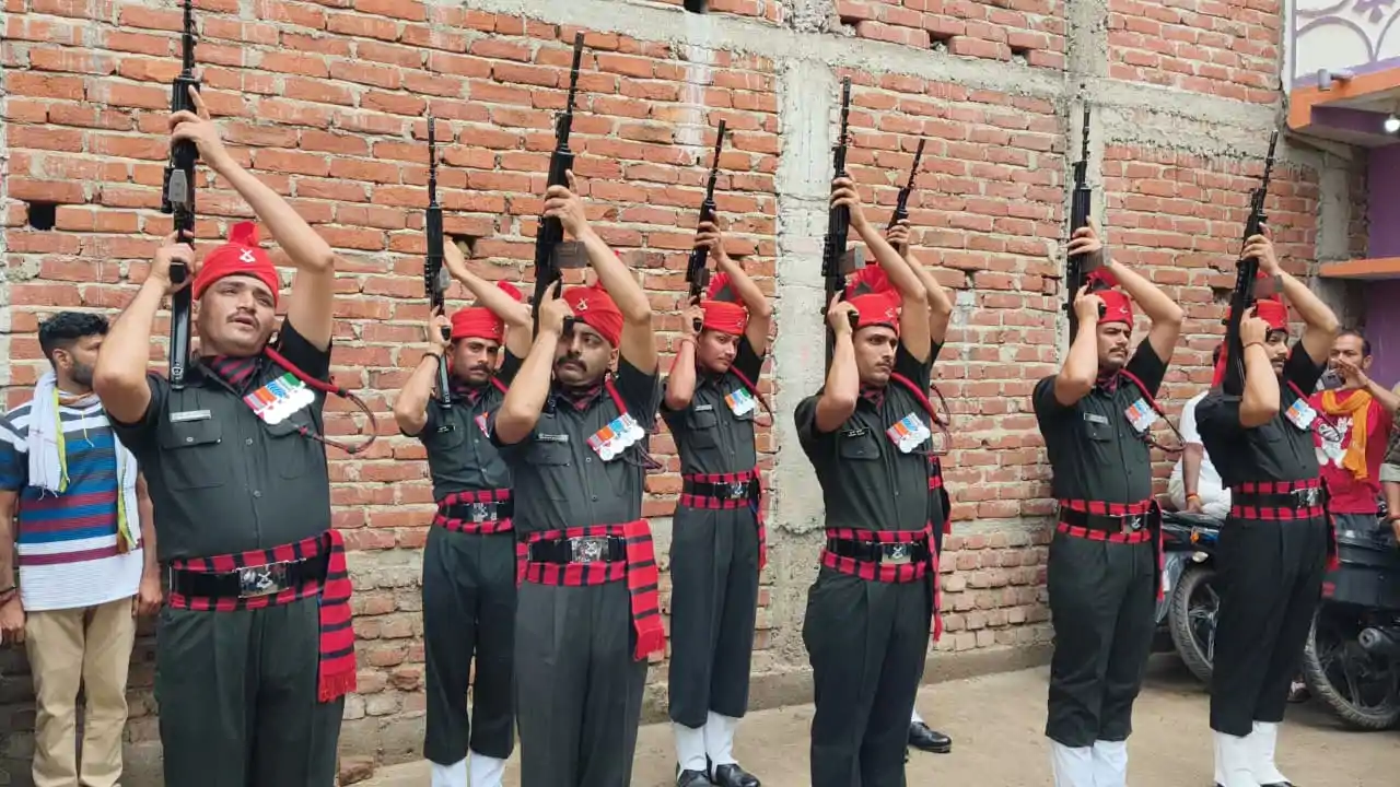 लेह में तैनात नालंदा के सूबेदार सुमन कुमार सिंह का निधन, पूरे गांव ने नम आंखों से दी अंतिम विदाई