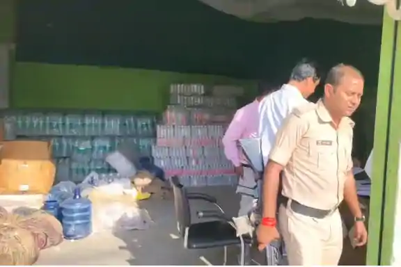 पटियाला हाउस कोर्ट के आदेश पर कैमूर में बड़ी कार्रवाई, नकली पैकेज्ड वाटर फैक्ट्री सील 4 पटियाला हाउस कोर्ट के आदेश पर कैमूर में बड़ी कार्रवाई, नकली पैकेज्ड वाटर फैक्ट्री सील