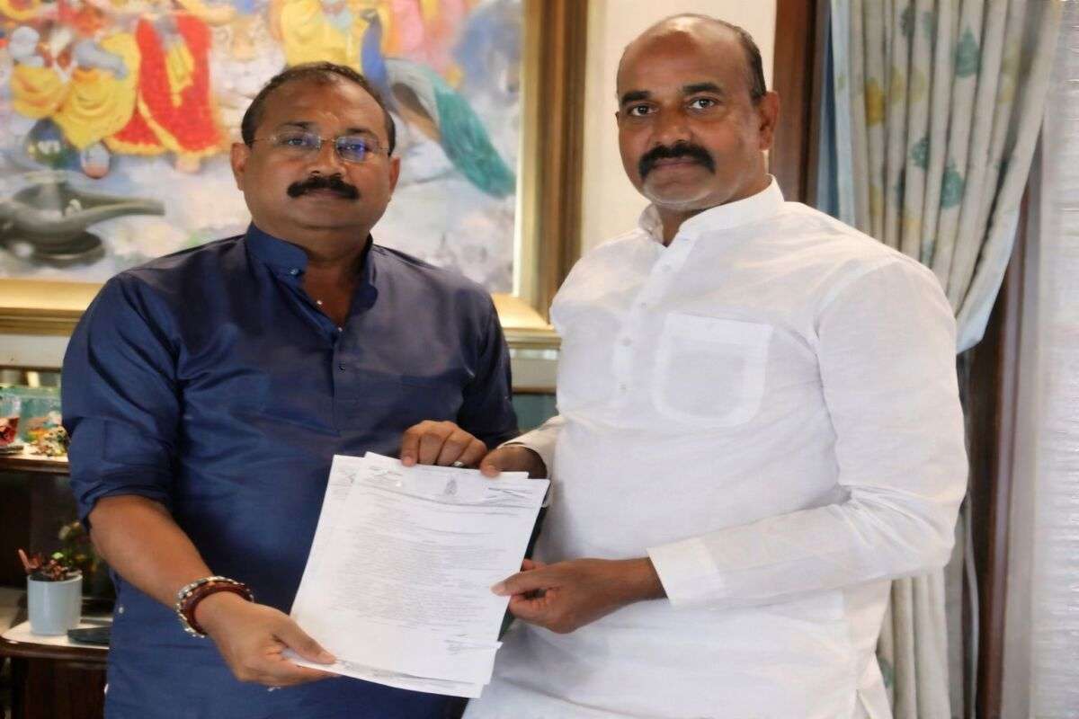 कांग्रेस के बागी विधायक सुरेंद्र कुशवाहा ने अशोक चौधरी से की गुपचुप मुलाकात; आधे घंटे की मंत्रणा के बाद सियासी गलियारे में उबाल