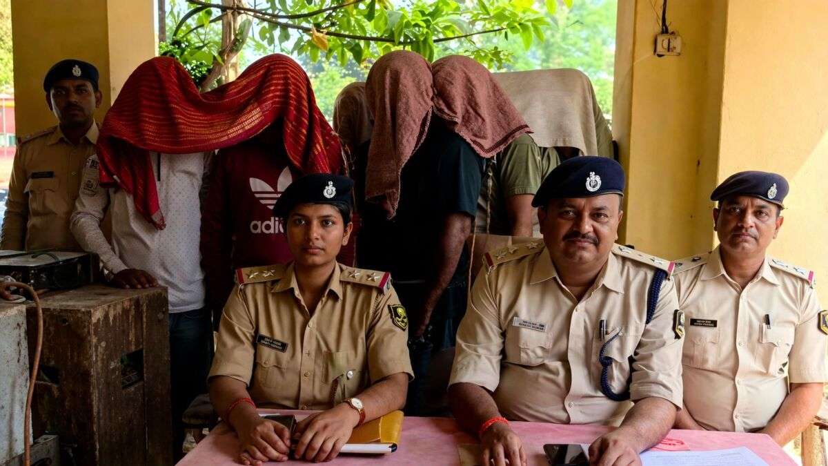 गोपालगंज में पशु तस्करी गिरोह का भंडाफोड़, 7 गिरफ्तार; कई वाहन और नकदी बरामद
