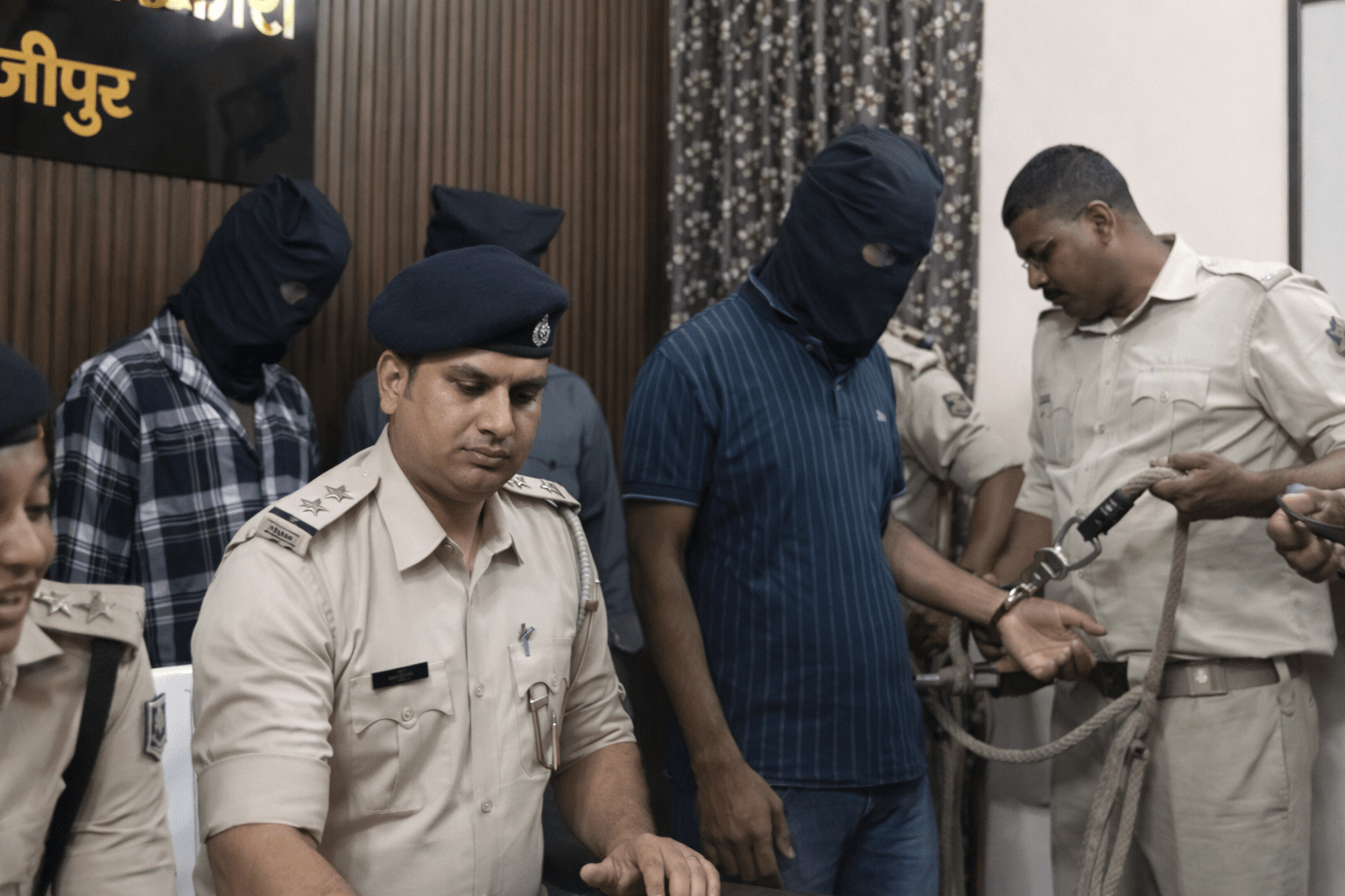 वैशाली में पुलिस की बड़ी सफलता: SBI CSP लूटकांड का 24 घंटे में खुलासा, हथियार के साथ 3 अपराधी गिरफ्तार