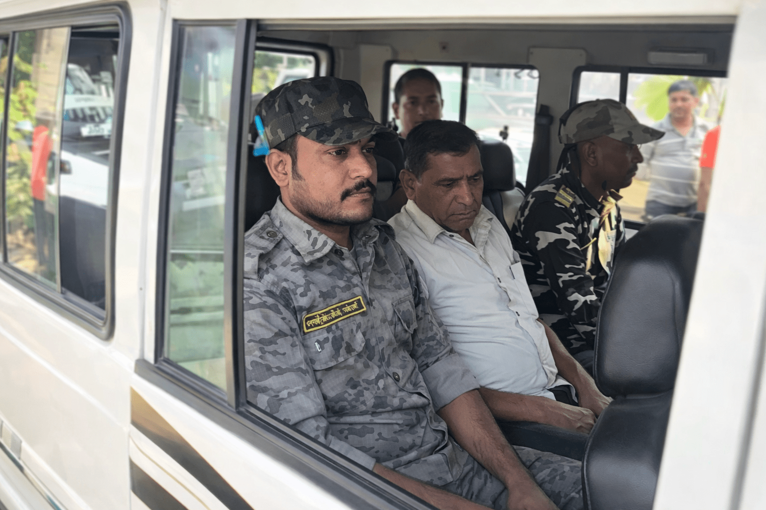 देवघर में एसीबी की बड़ी कार्रवाई: रिंग रोड मुआवजा दिलाने के नाम पर घूस लेते प्रधान लिपिक और अनुसेवक गिरफ्तार