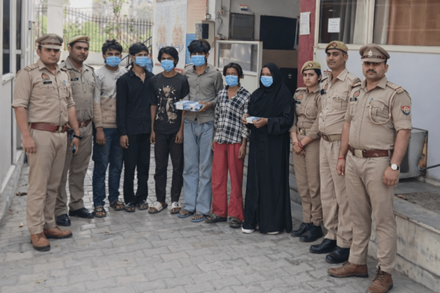 गाजियाबाद में देश के खिलाफ बड़ी साजिश नाकाम! ISI एजेंट को रेलवे और आर्मी की गोपनीय जानकारी भेजते 6 गिरफ्तार; दिल्ली कैंट में लगाया था ‘जासूसी कैमरा’