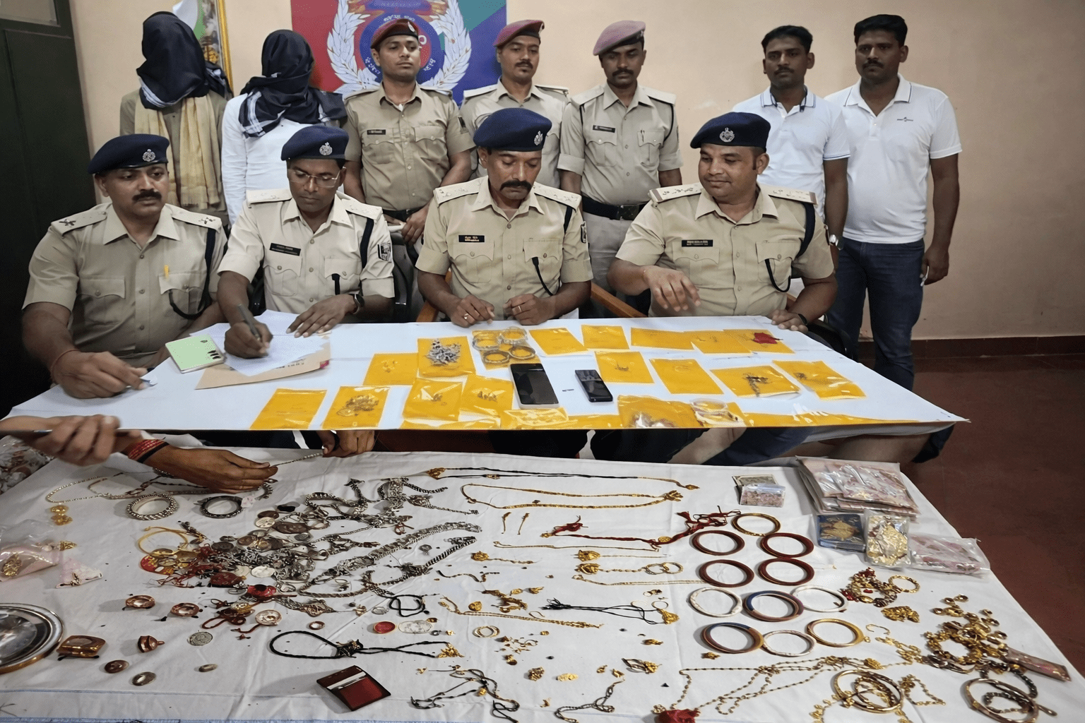 भागलपुर स्टेशन पर बड़ा खुलासा: RPF की कार्रवाई में ₹1 करोड़ के गहने और नकदी बरामद