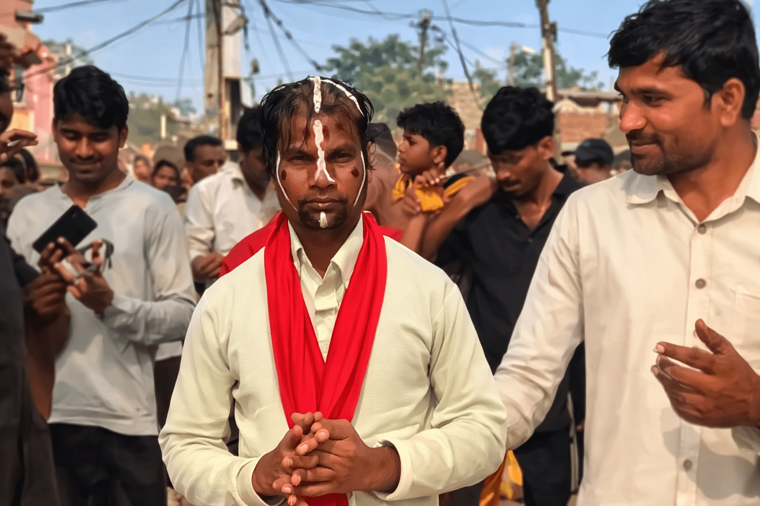 मुजफ्फरपुर में छेड़खानी के आरोप में युवक का आधा सिर और मूंछ मुंडाया, कालिख पोत पूरे गांव में घुमाया; वीडियो वायरल