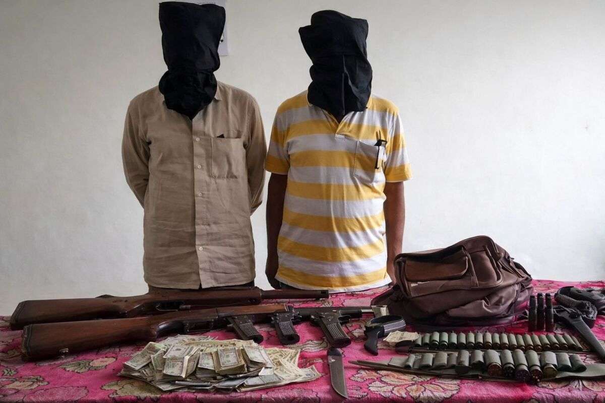 पटना में पैक्स अध्यक्ष के घर छापेमारी, हथियारों का जखीरा बरामद; राइफल, कारतूस और नकदी मिली