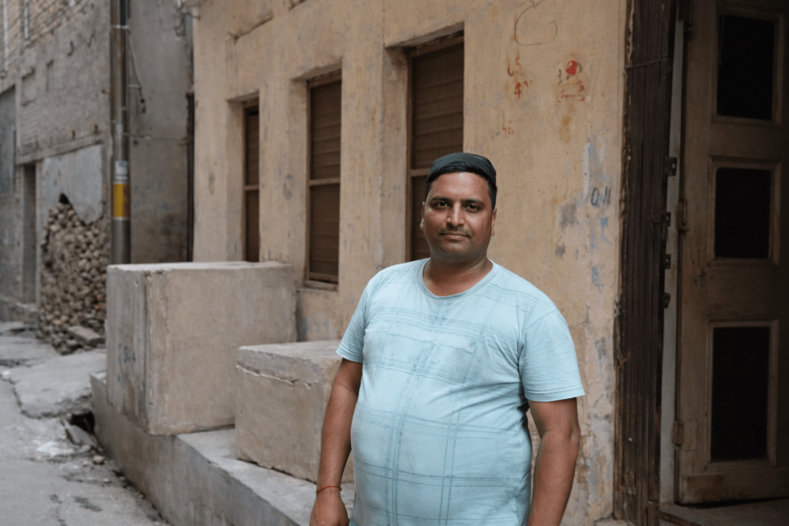 सासाराम में दिनदहाड़े लूट: घर के बाहर ट्रांसपोर्टर को घेरकर ₹1 लाख, मोबाइल और दस्तावेज लूटे