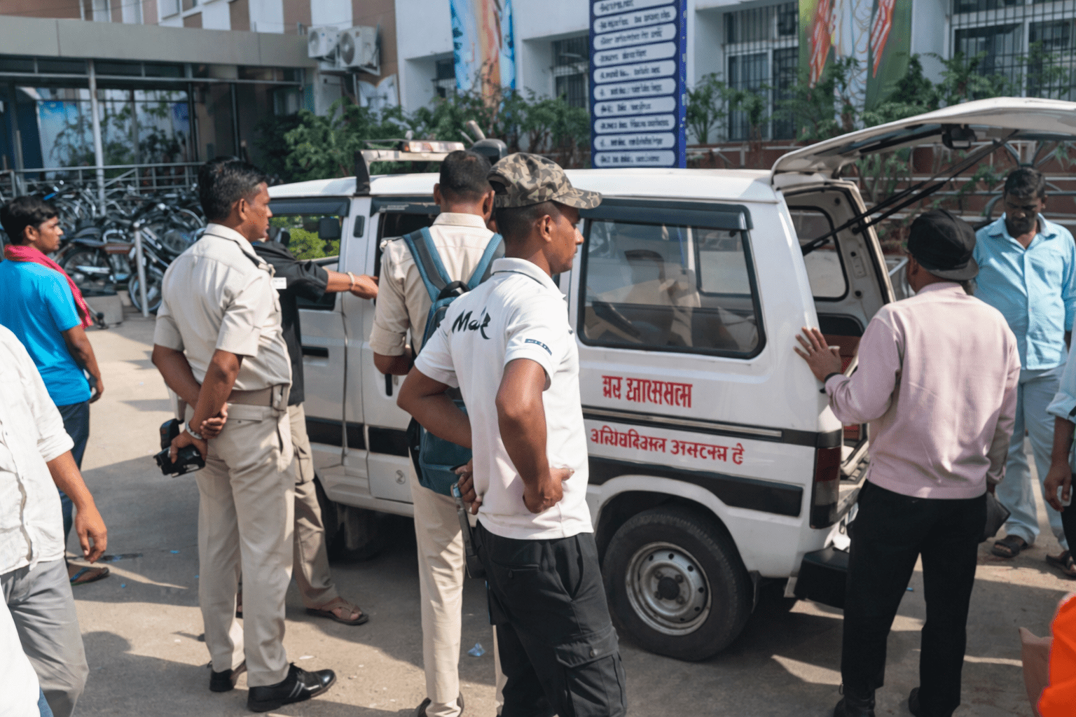 ड्यूटी पर जा रहे होमगार्ड जवानों को तेज रफ्तार वाहन ने मारी टक्कर: एक की मौत, दूसरा गंभीर