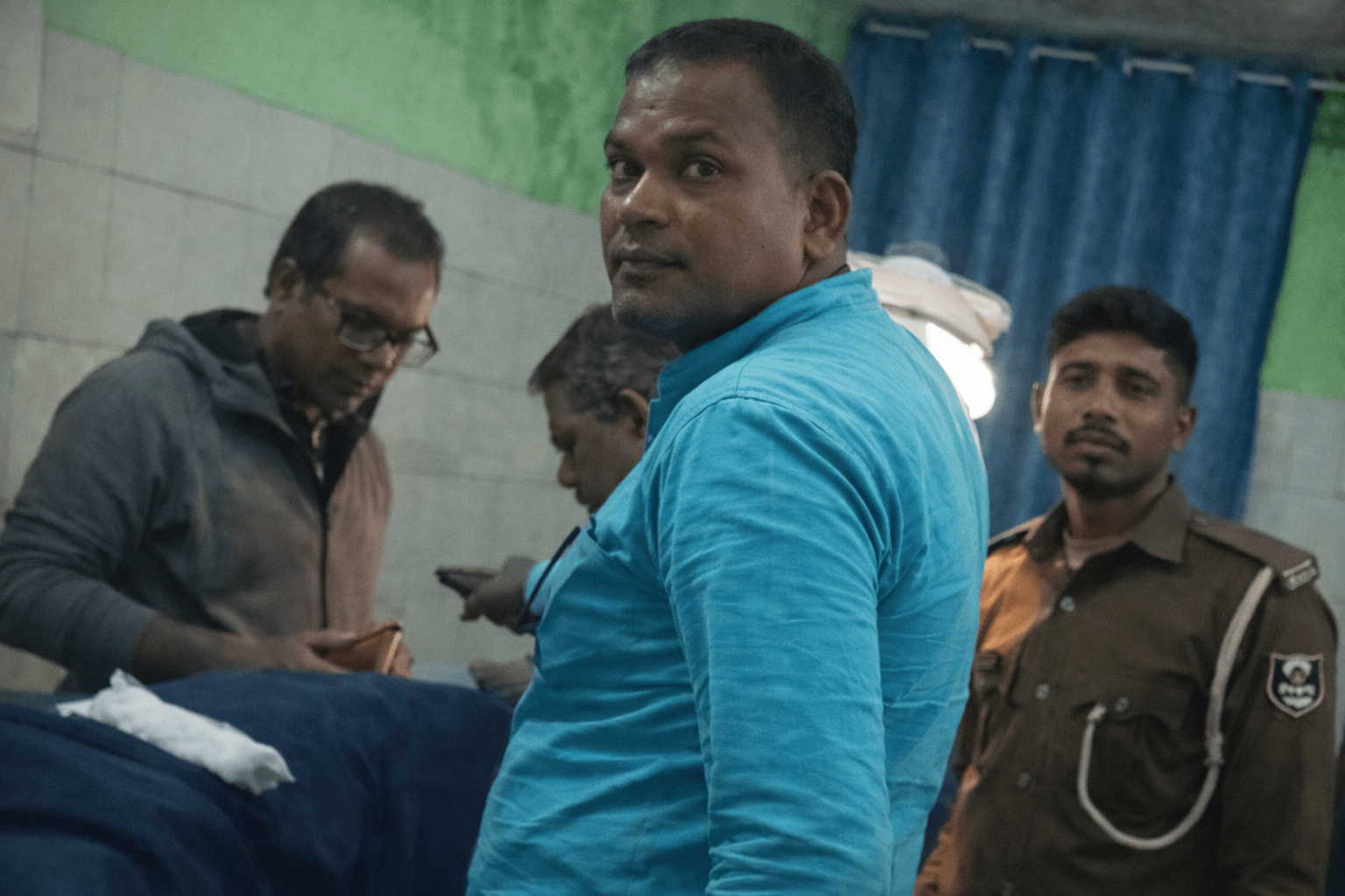 हाजीपुर में ‘खाकी’ पर खूनी हमला: अपराधी को पकड़ने गई ALTF टीम को ग्रामीणों ने घेरा; SI का सिर फोड़ा, पिस्टल छीनने की कोशिश