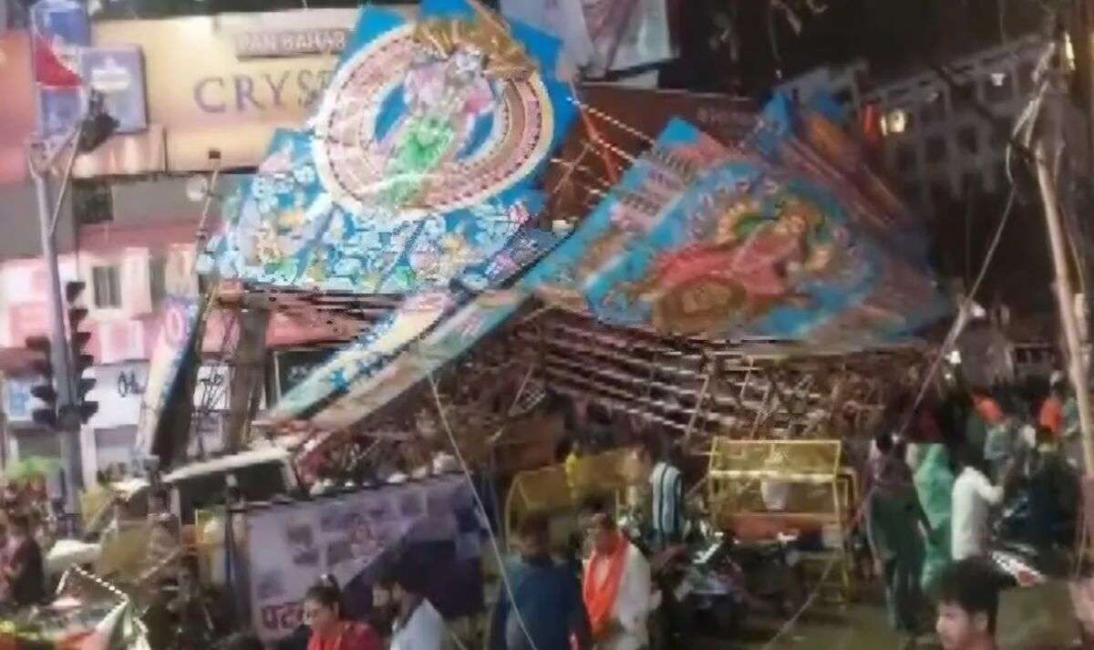 पटना में कुदरत का 'कोहराम'! डाक बंगला में धराशायी हुआ भव्य पंडाल; मौसम विभाग का पूरे बिहार के लिए 72 घंटों का 'ऑरेंज अलर्ट' 1 पटना में कुदरत का 'कोहराम'! डाक बंगला में धराशायी हुआ भव्य पंडाल; मौसम विभाग का पूरे बिहार के लिए 72 घंटों का 'ऑरेंज अलर्ट'