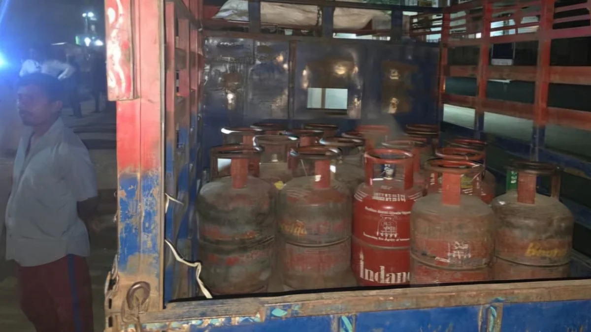 अरवल में गैस सिलेंडरों की कालाबाजारी पर बड़ी कार्रवाई: 18 सिलेंडर जब्त
