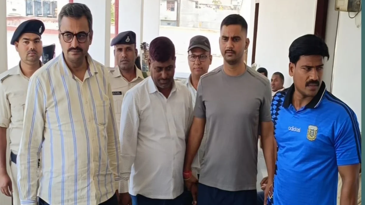 आदापुर थाना का प्राइवेट मुंशी 14 हजार रिश्वत लेते गिरफ्तार 1 आदापुर थाना का प्राइवेट मुंशी 14 हजार रिश्वत लेते गिरफ्तार