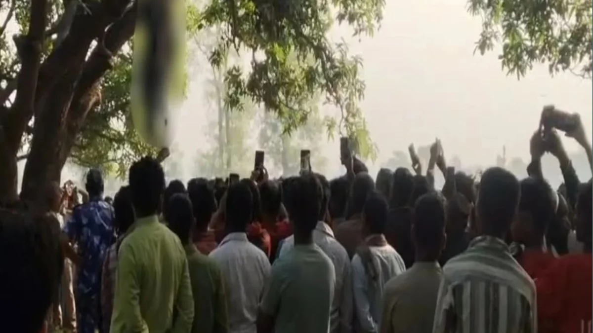 ​बगहा में सनसनी: शादी के वादे के बाद पेड़ से लटके मिले प्रेमी युगल के शव; हत्या या आत्महत्या?