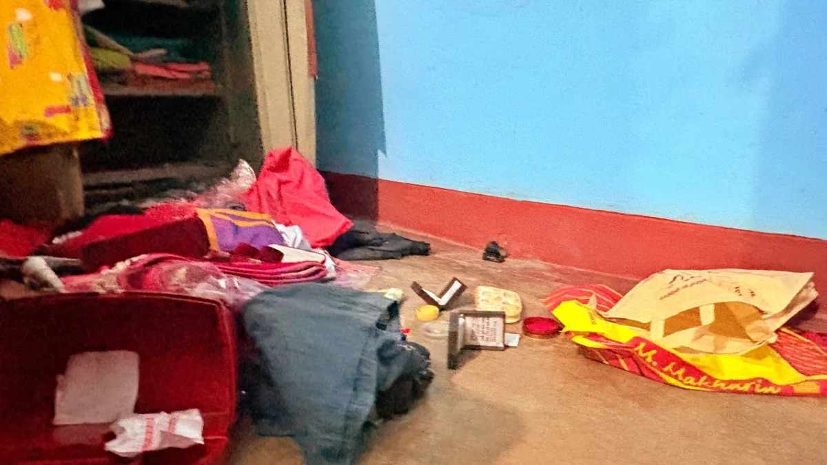 बिहार में बड़ी चोरी: पूर्व शिक्षक के घर से 50 लाख की संपत्ति उड़ाई, छह कमरों के ताले तोड़े 2 बिहार में बड़ी चोरी: पूर्व शिक्षक के घर से 50 लाख की संपत्ति उड़ाई, छह कमरों के ताले तोड़े