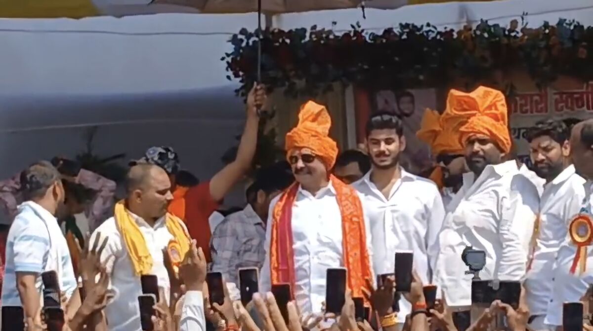 नदावां की माटी में अंतरराष्ट्रीय 'दंगल': सात समंदर पार से आए पहलवानों ने मोकामा में दिखाई ताकत, अनंत सिंह के राजसी ठाठ और नारों की गूँज से कांपा अखाड़ा 1 नदावां की माटी में अंतरराष्ट्रीय 'दंगल': सात समंदर पार से आए पहलवानों ने मोकामा में दिखाई ताकत, अनंत सिंह के राजसी ठाठ और नारों की गूँज से कांपा अखाड़ा