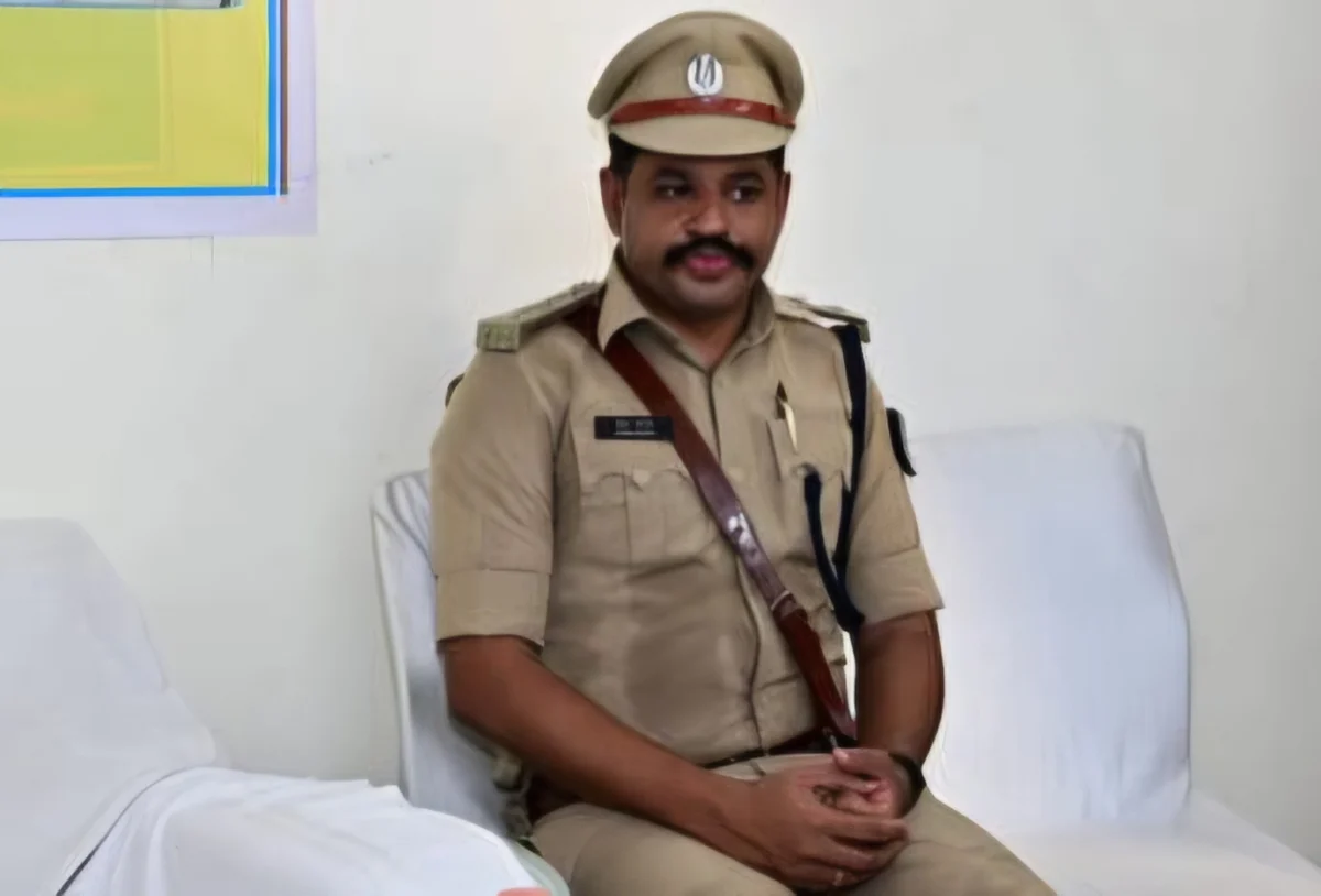 ​वैशाली : महिला होमगार्ड प्रशिक्षुओं से दुराचार मामले में कमांडेंट प्रेमचंद पर गिरी गाज, मुख्यालय ने पद से हटाया