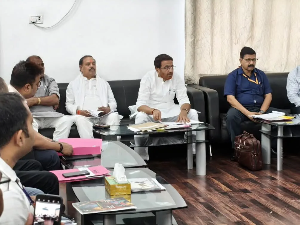 दिहाड़ी मज़दूरों के लिए नई उम्मीद: बिहार में न्यूनतम मज़दूरी दर में भारी बढ़ोतरी, मंत्री संजय सिंह टाइगर ने भभुआ में अधिकारियों को दी कड़ी हिदायत 1 दिहाड़ी मज़दूरों के लिए नई उम्मीद: बिहार में न्यूनतम मज़दूरी दर में भारी बढ़ोतरी, मंत्री संजय सिंह टाइगर ने भभुआ में अधिकारियों को दी कड़ी हिदायत