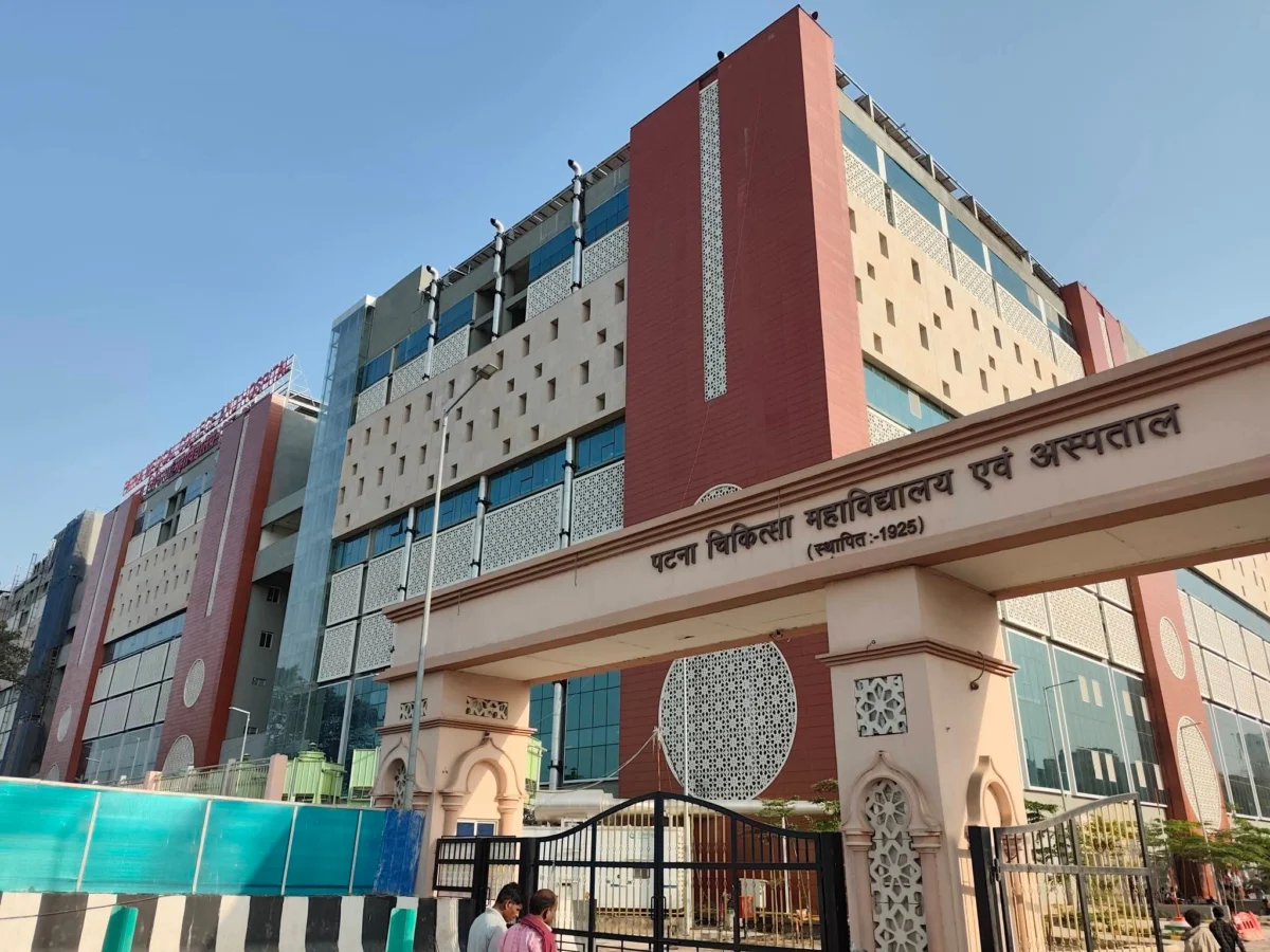 पीएमसीएच में 'मौत' को मात: भागलपुर के युवक की कटी गर्दन और डॉक्टरों की जादुई सुई; स्पाइन तक पहुँची थी चोट, तीन विभागों ने मिलकर किया 'चमत्कार' 1 पीएमसीएच में 'मौत' को मात: भागलपुर के युवक की कटी गर्दन और डॉक्टरों की जादुई सुई; स्पाइन तक पहुँची थी चोट, तीन विभागों ने मिलकर किया 'चमत्कार'