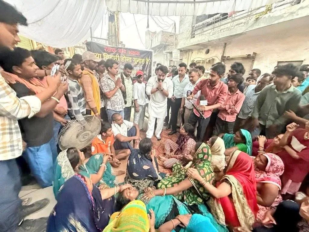 ​दिल्ली में खगड़िया के लाल की ‘पुलिसिया हत्या’ पर उबाल: सांसद राजेश वर्मा ने पीड़ित परिवार को दी 2 लाख की मदद, गृहमंत्री से दखल की मांग