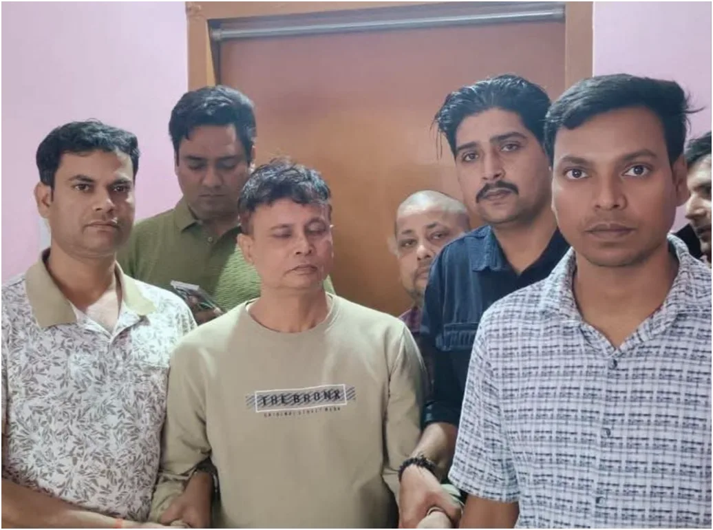 बिहार में भ्रष्टाचार पर बड़ा एक्शन! 10 हजार की रिश्वत लेते इंजीनियर गिरफ्तार, SVU की कार्रवाई से मचा हड़कंप 1 बिहार में भ्रष्टाचार पर बड़ा एक्शन! 10 हजार की रिश्वत लेते इंजीनियर गिरफ्तार, SVU की कार्रवाई से मचा हड़कंप