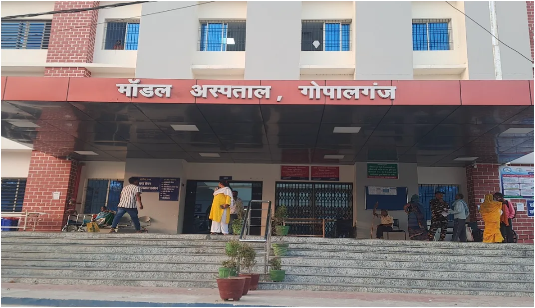 गोपालगंज सदर अस्पताल में फर्जी हस्ताक्षर कांड: डॉक्टर की सैलरी रोकी गई, क्लर्क पर FIR के निर्देश से मचा हड़कंप 1 गोपालगंज सदर अस्पताल में फर्जी हस्ताक्षर कांड: डॉक्टर की सैलरी रोकी गई, क्लर्क पर FIR के निर्देश से मचा हड़कंप